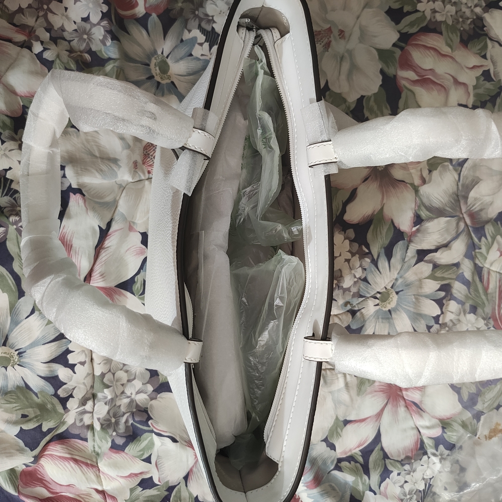 Michael Kors White Tote Bag - Picture 6 of 9